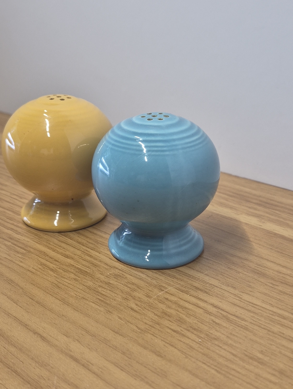 Vintage Homer Laughlin FiestaWare Yellow And Blue Salt and Pepper Shaker Set - Picture 3 of 6